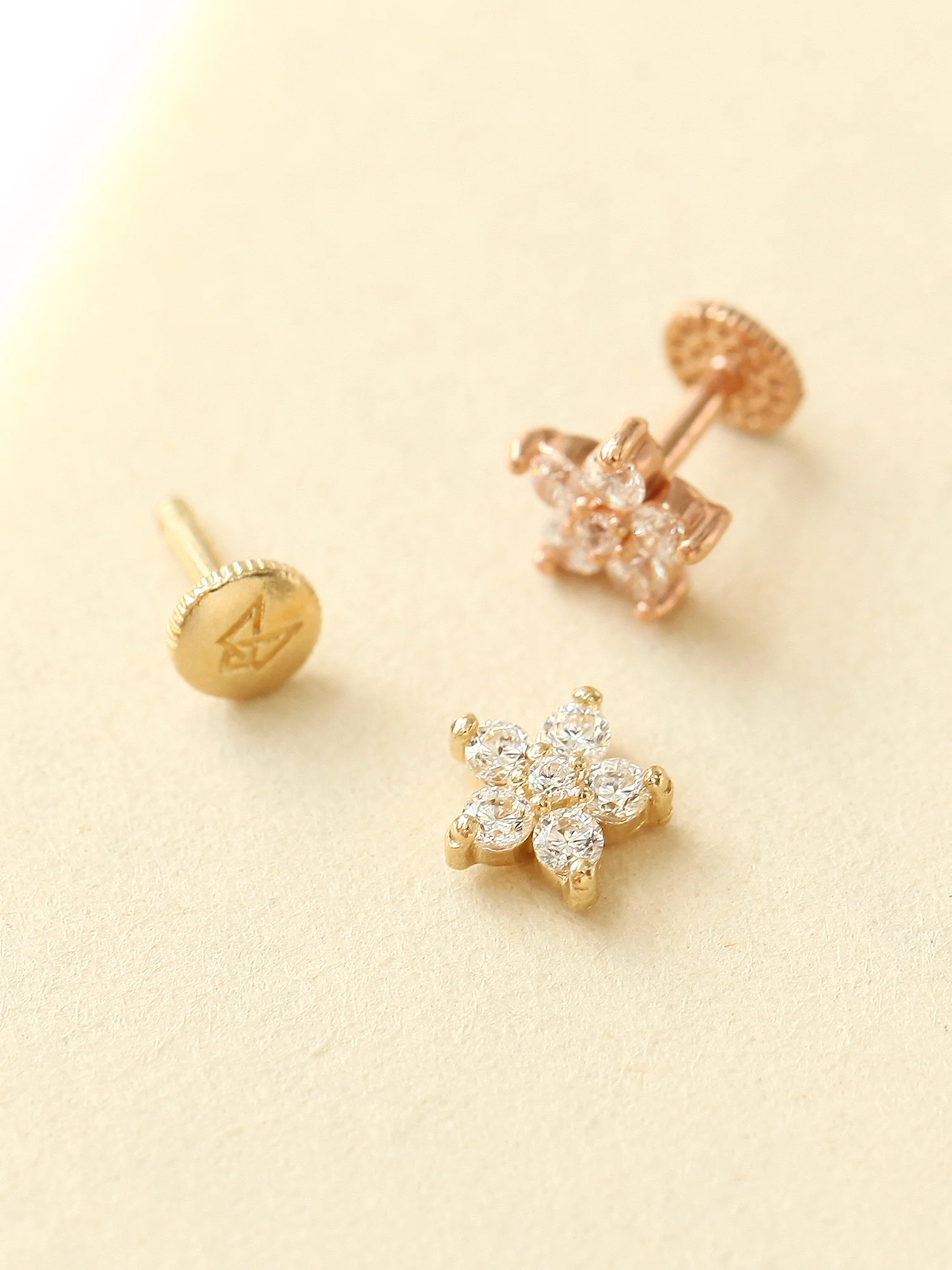 14K Gold Best Flower Labret Piercing 18G16G - Image 3