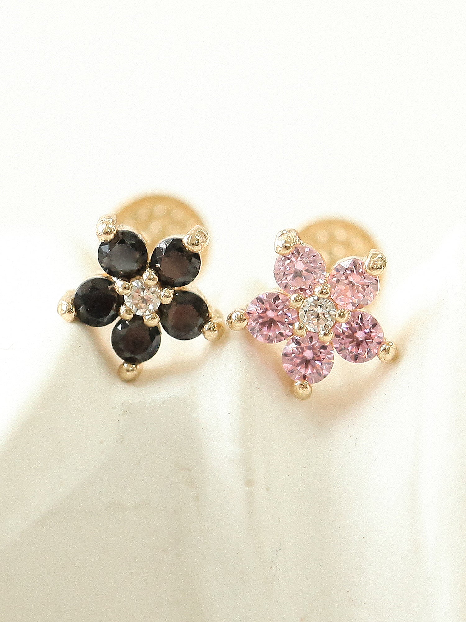 14K Gold Best Flower Labret Piercing 18G16G - Image 5