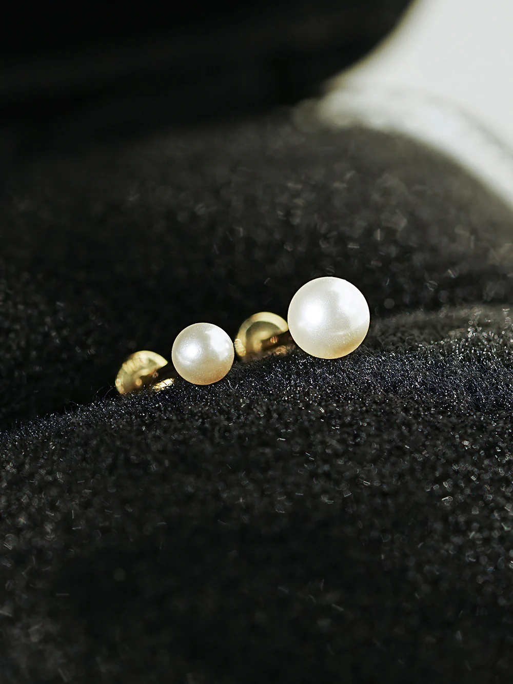 14K Gold Basic Pearl Internally Threaded Labret Piercing 20G - Image 7