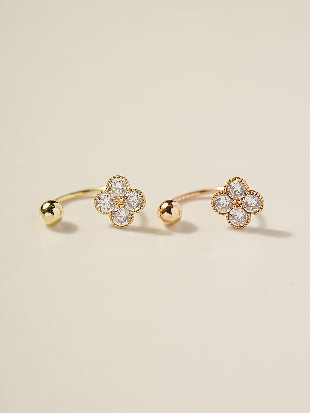 14K Gold Clover Tragus Curve Piercing 20G - Image 3