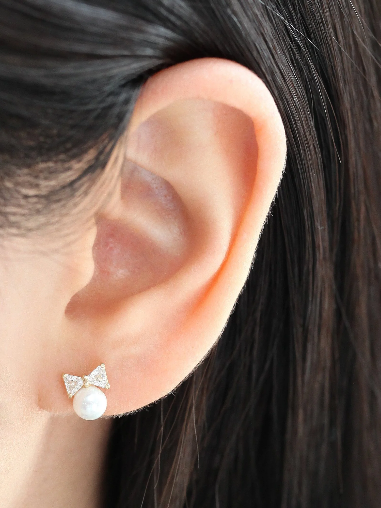 14K Gold Pearl Ribbon Cartilage Earring 20G - Image 3