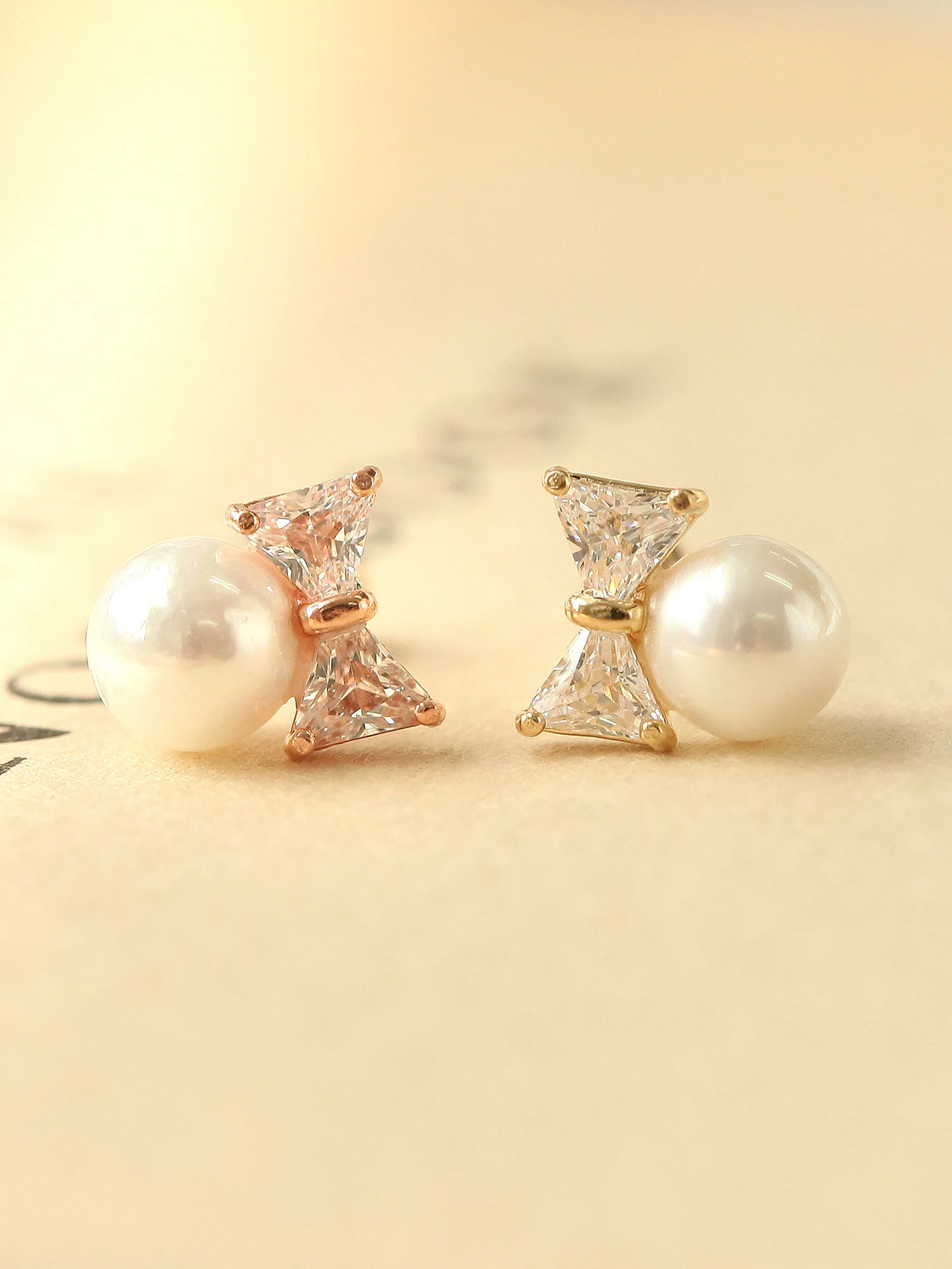 14K Gold Pearl Ribbon Cartilage Earring 20G - Image 4
