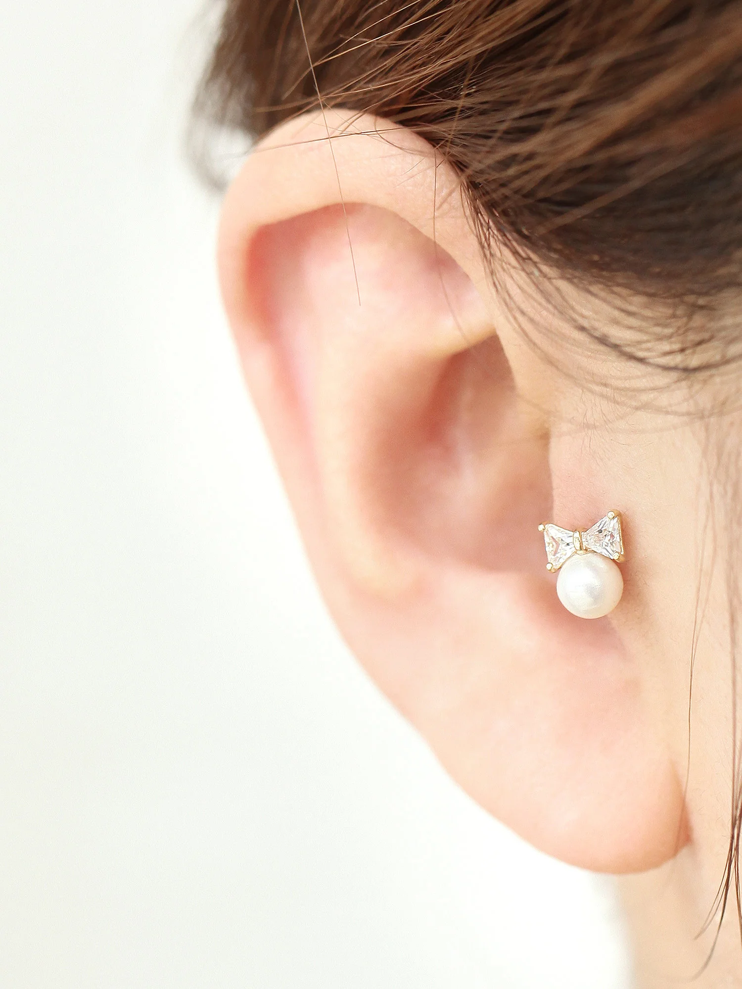 14K Gold Pearl Ribbon Cartilage Earring 20G - Image 5