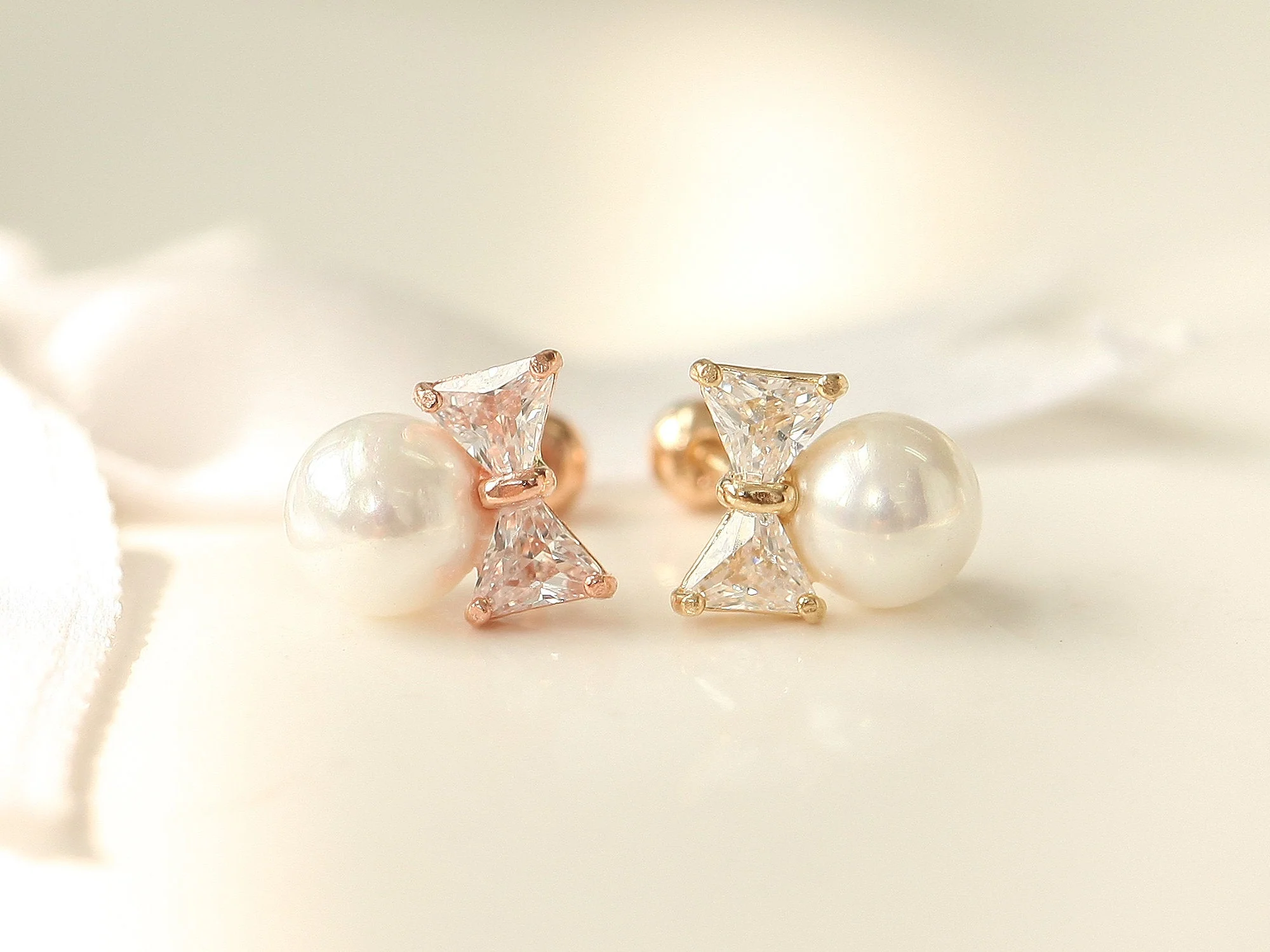 14K Gold Pearl Ribbon Cartilage Earring 20G - Image 7