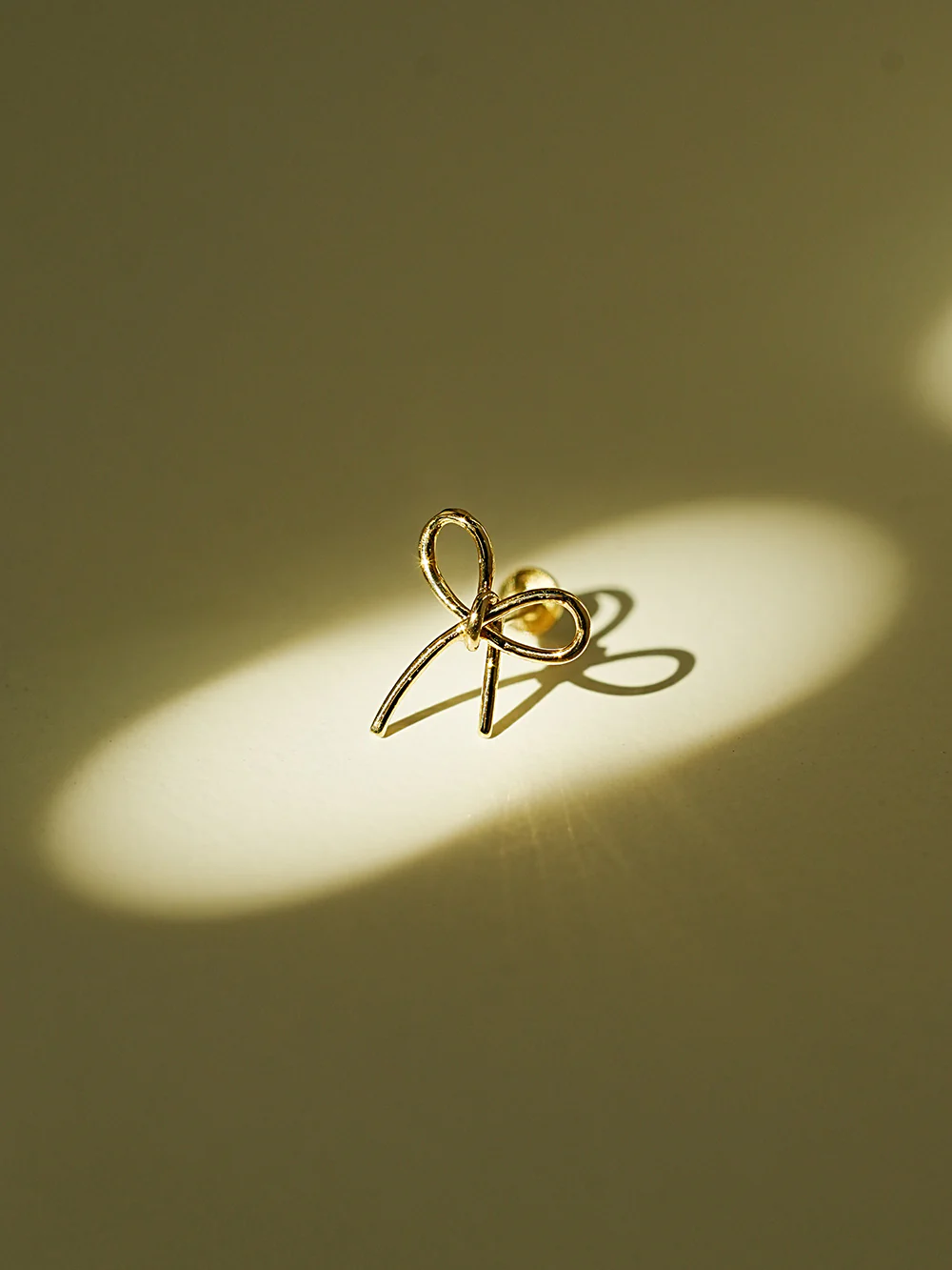 14K Gold Ribbon Internally Threaded Labret Piercing 20G18G16G - Image 9