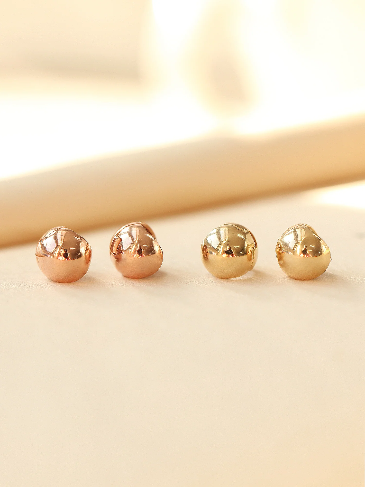 14K Gold Round Hoop Earring - Image 3