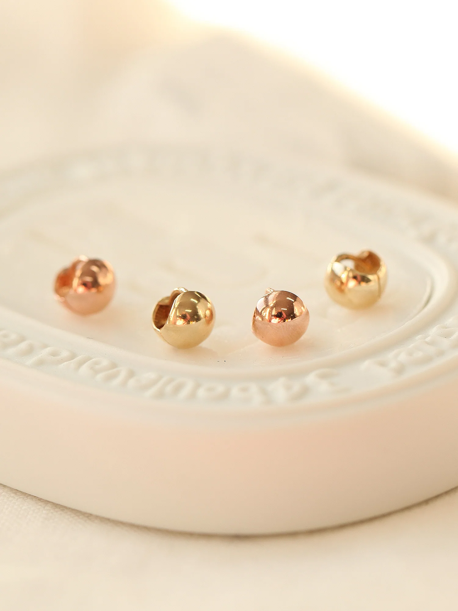 14K Gold Round Hoop Earring - Image 4