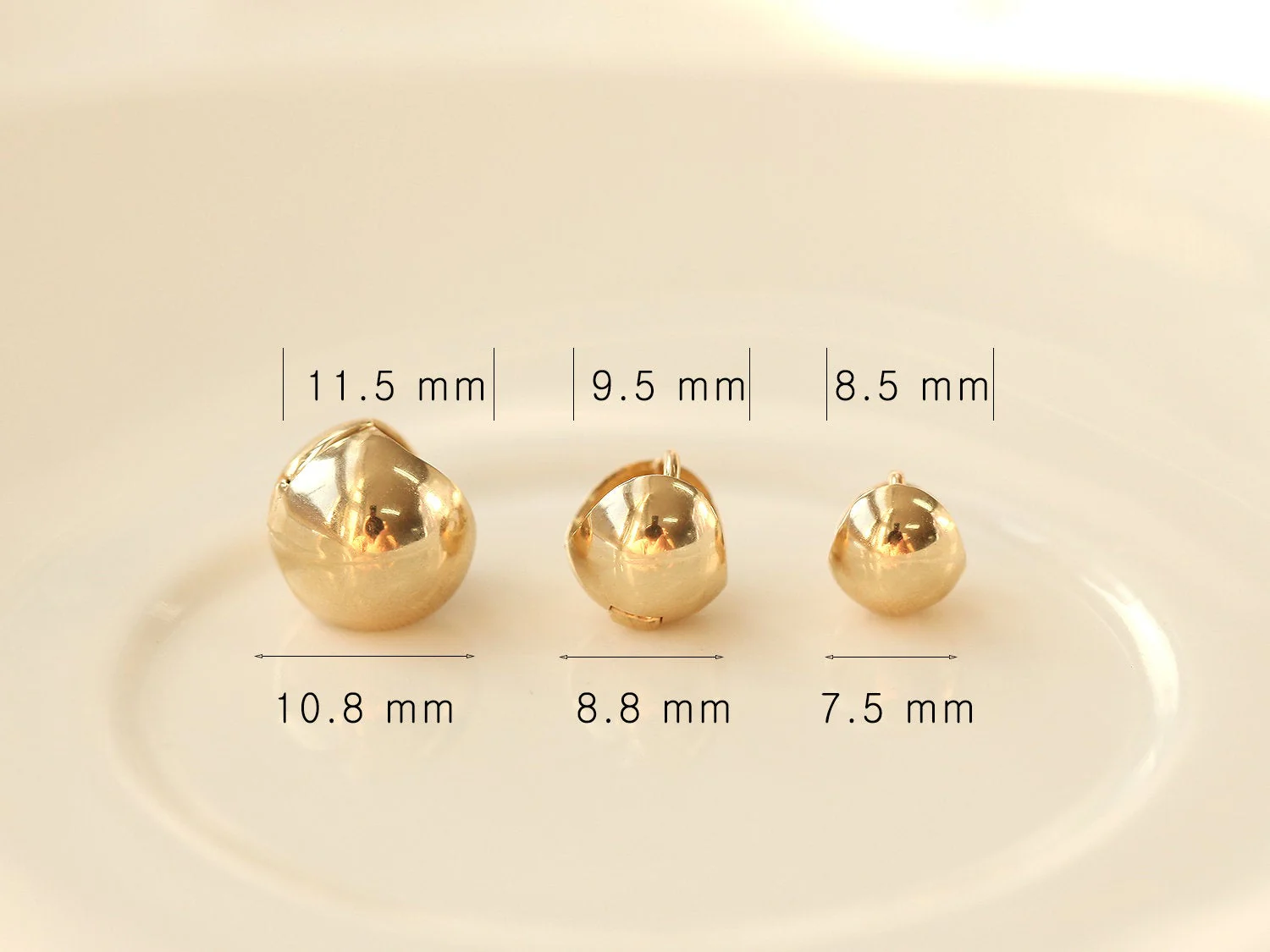 14K Gold Round Hoop Earring - Image 7