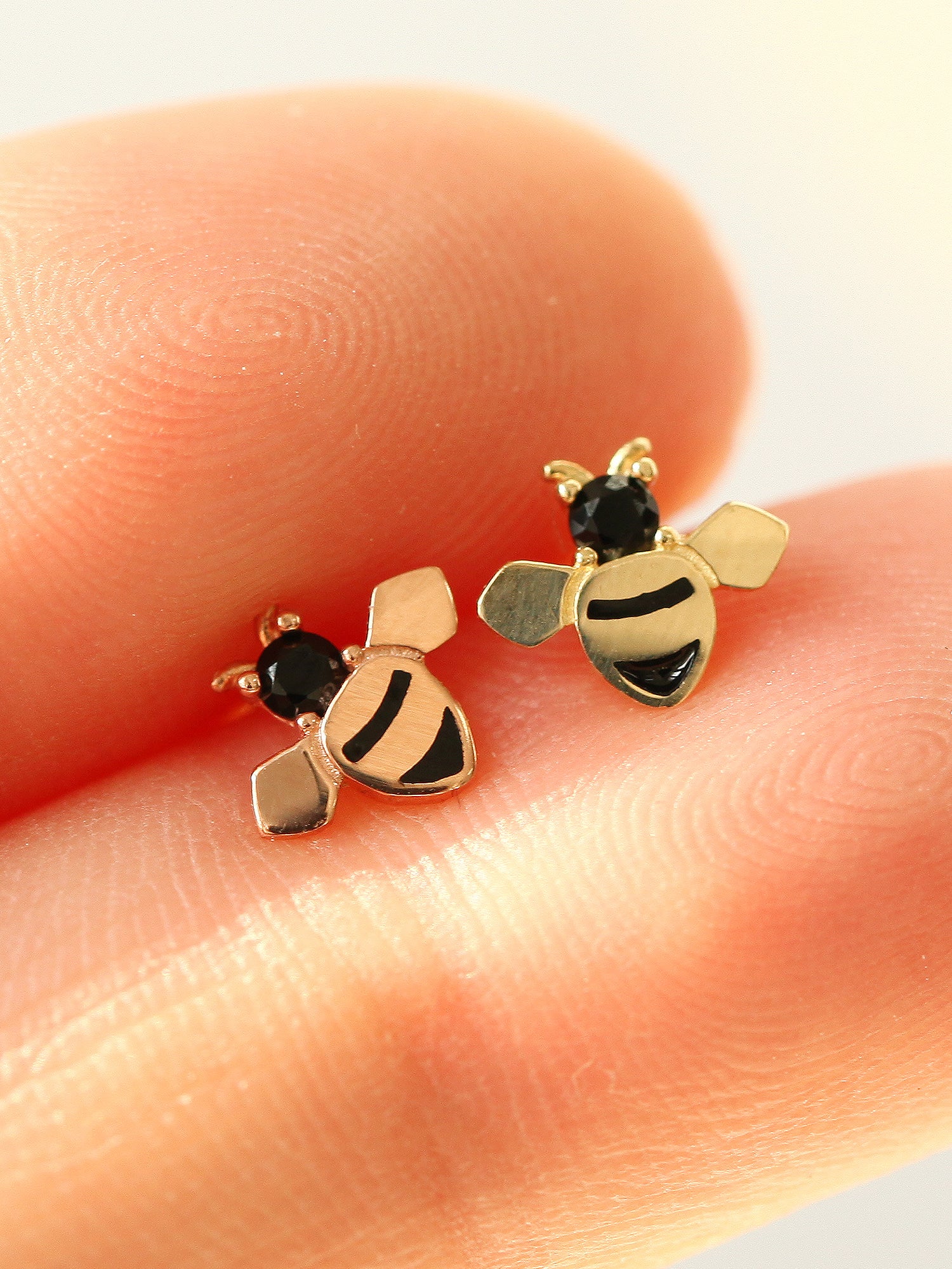 14K Gold Honey Bee Cartilage Earring 20G - Image 5