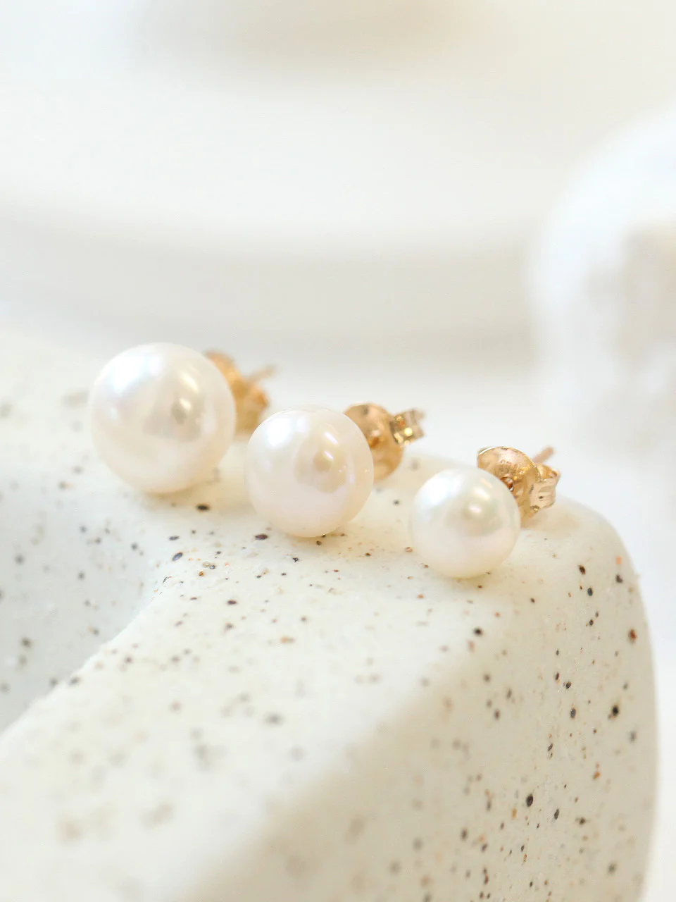 14K Gold Nature Fresh Water Pearl Cartilage Stud Earring - Image 4