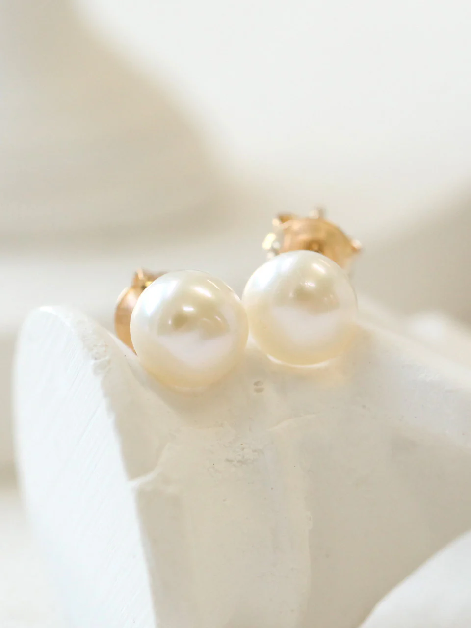 14K Gold Nature Fresh Water Pearl Cartilage Stud Earring - Image 5