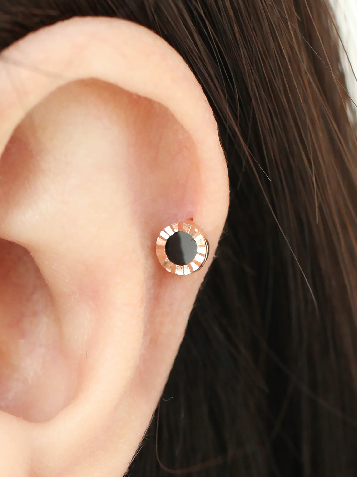 14K Gold Dainty Onyx Cartilage Earring 20G - Image 8