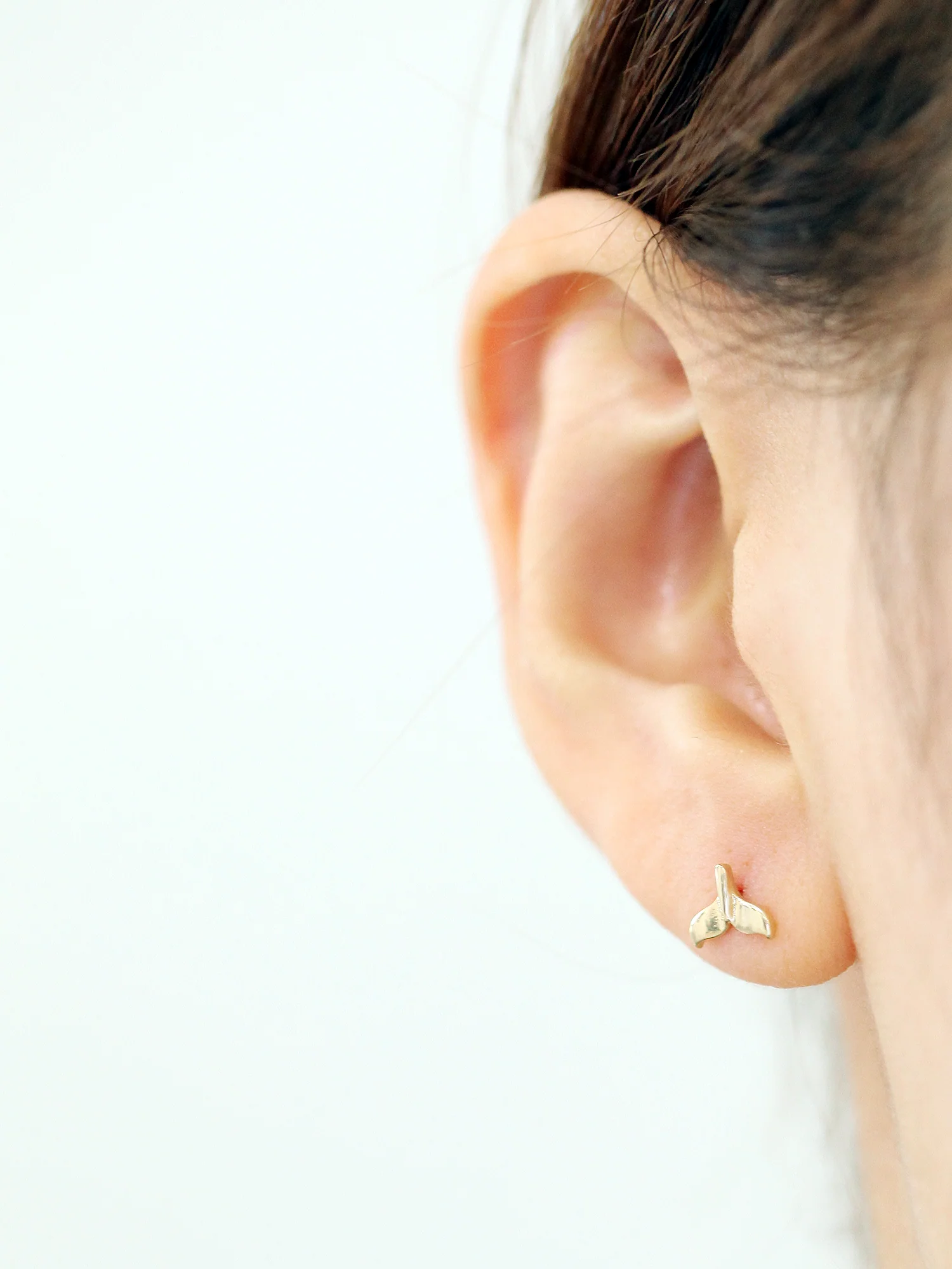 14K Gold Whale Tail Cartilage Earring 20G - Image 6