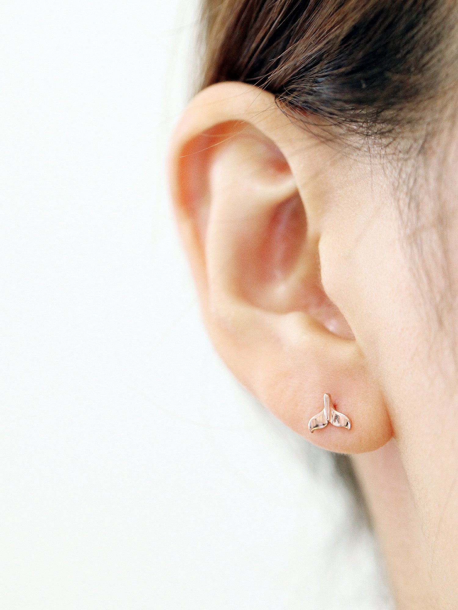 14K Gold Whale Tail Cartilage Earring 20G - Image 7