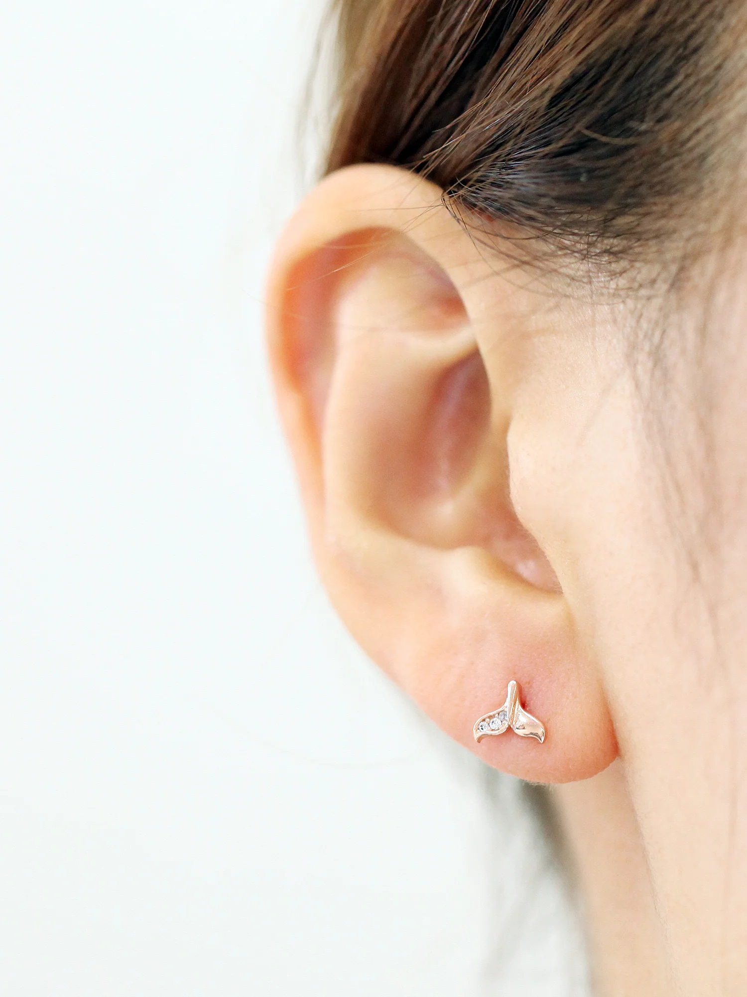 14K Gold Whale Tail Cartilage Earring 20G - Image 8