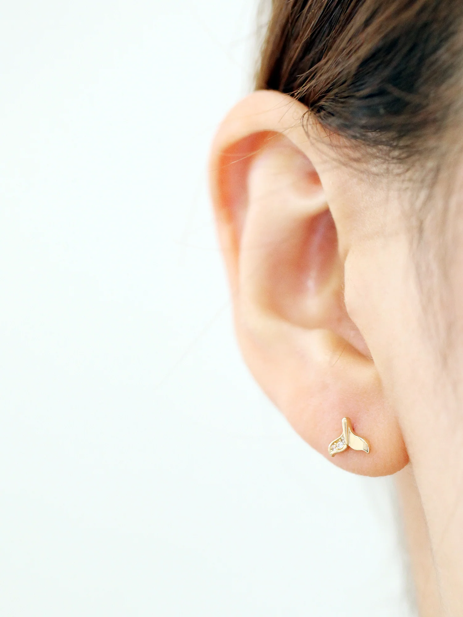 14K Gold Whale Tail Cartilage Earring 20G - Image 9