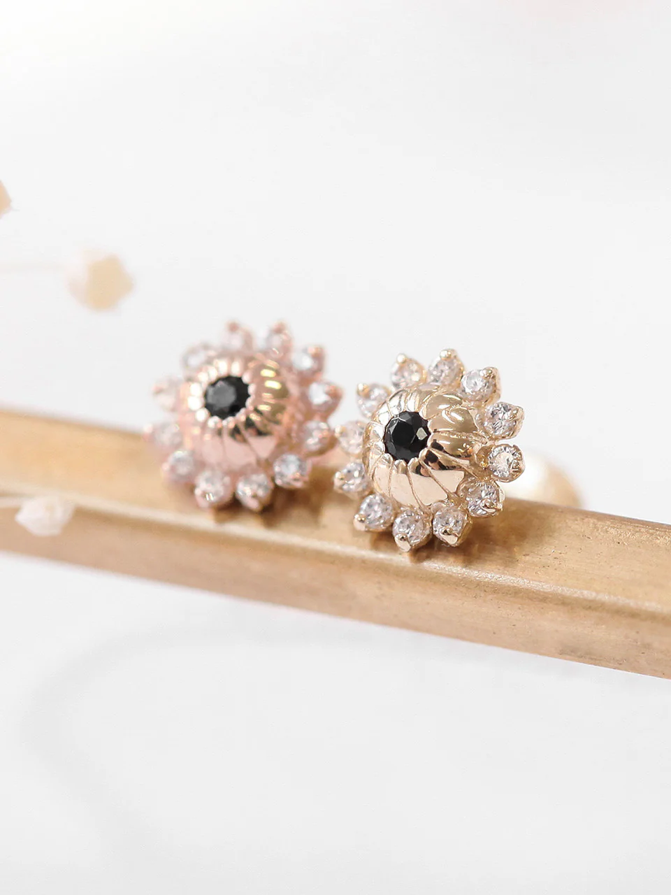 14K Gold Sun Flower Labret Piercing 18G - Image 5