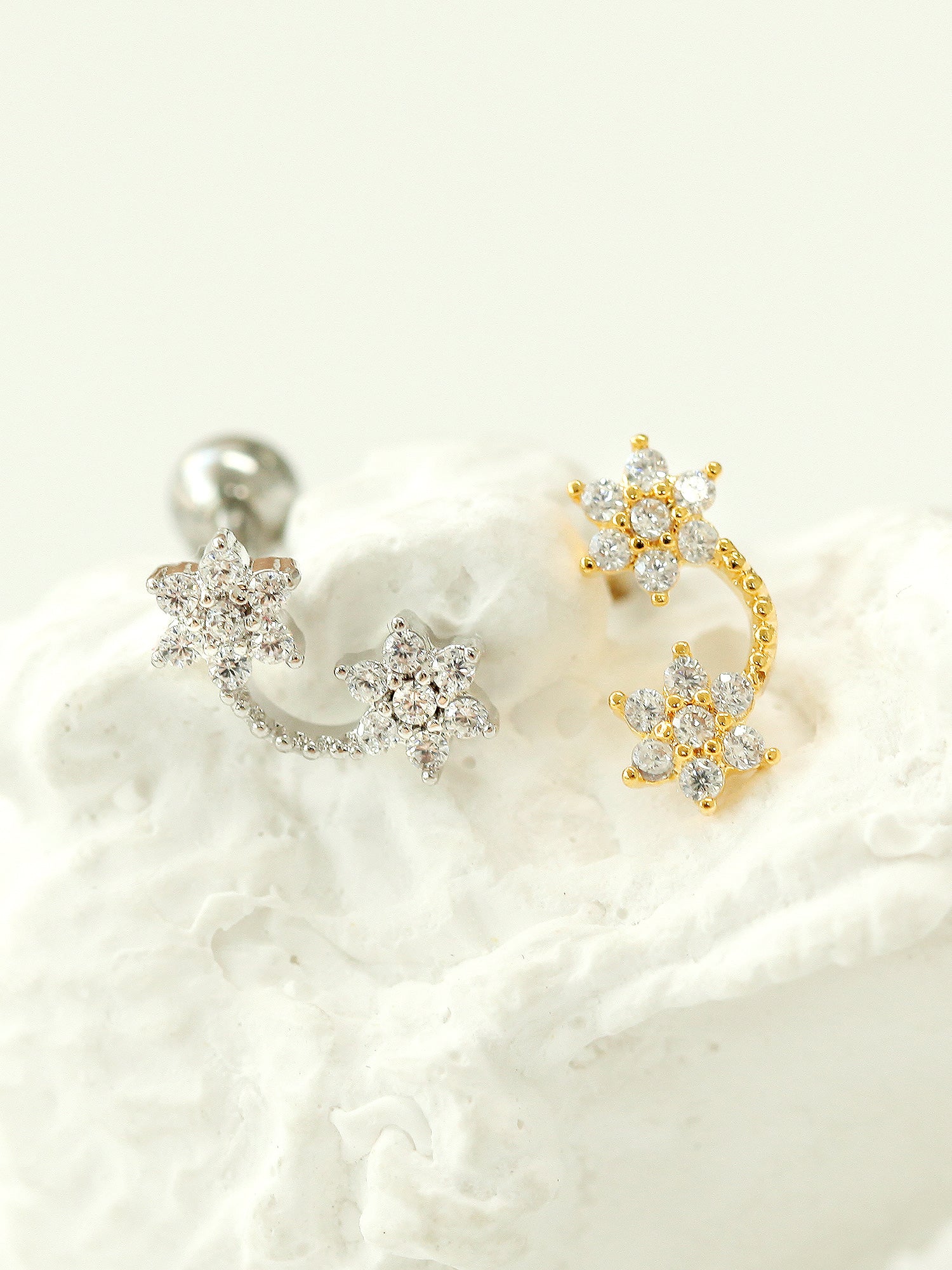 Double Flower Cartilage earring - Image 7